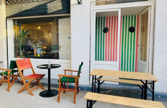 Cocotéro est une cantine végétal dans le quartier des Catalans qui propose une cuisine de partage pour tous les moments de la journée. (terrasse)