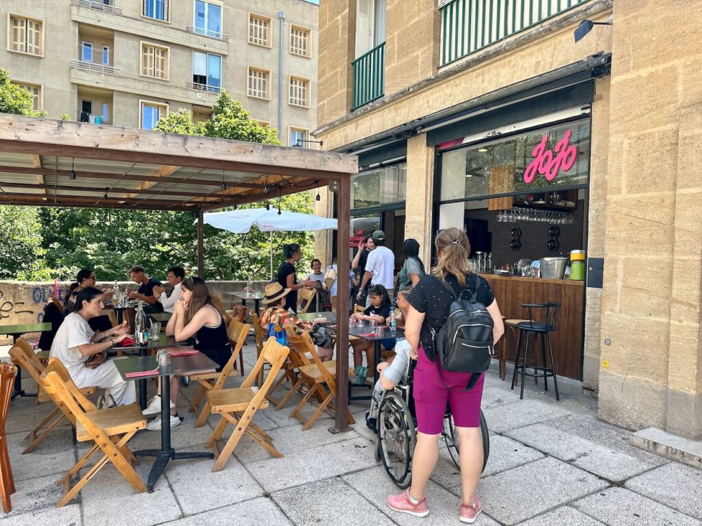 Jojo est un restaurant bistronomique qui propose également des petits-déjeuners dans le quartier du Panier à Marseille (jojo)