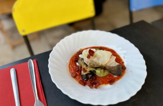 Jojo est un restaurant bistronomique qui propose également des petits-déjeuners dans le quartier du Panier à Marseille (poisson)