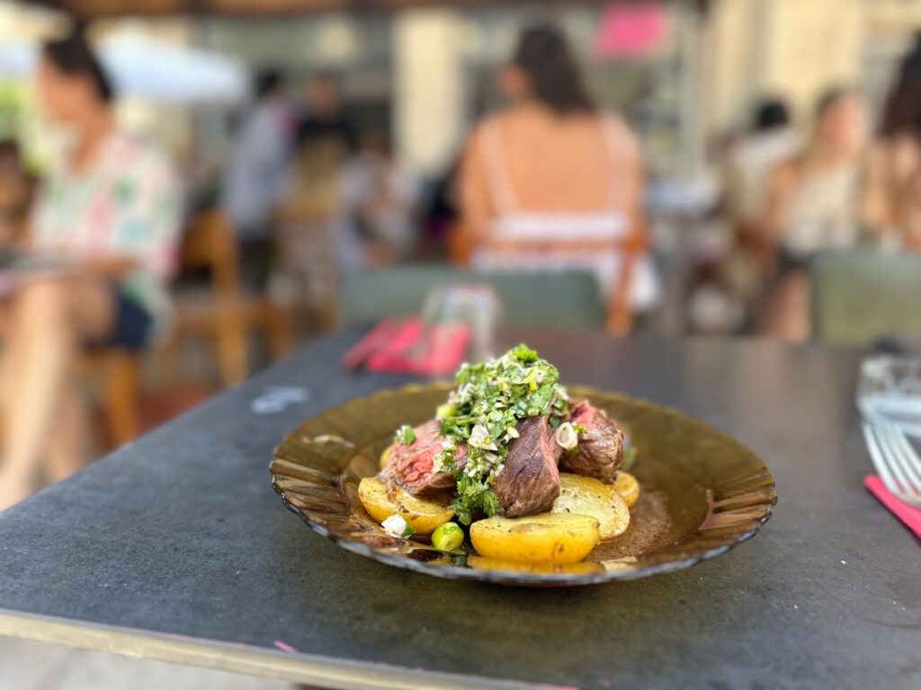 Jojo est un restaurant bistronomique qui propose également des petits-déjeuners dans le quartier du Panier à Marseille (viande)