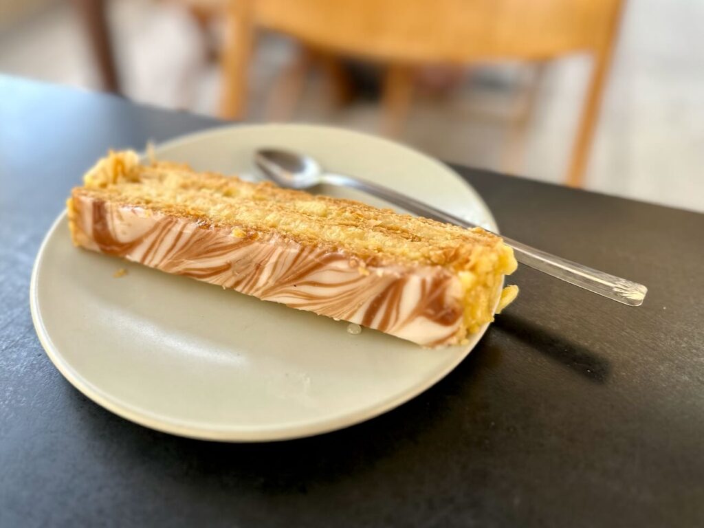 Jojo est un restaurant bistronomique qui propose également des petits-déjeuners dans le quartier du Panier à Marseille (millefeuille)