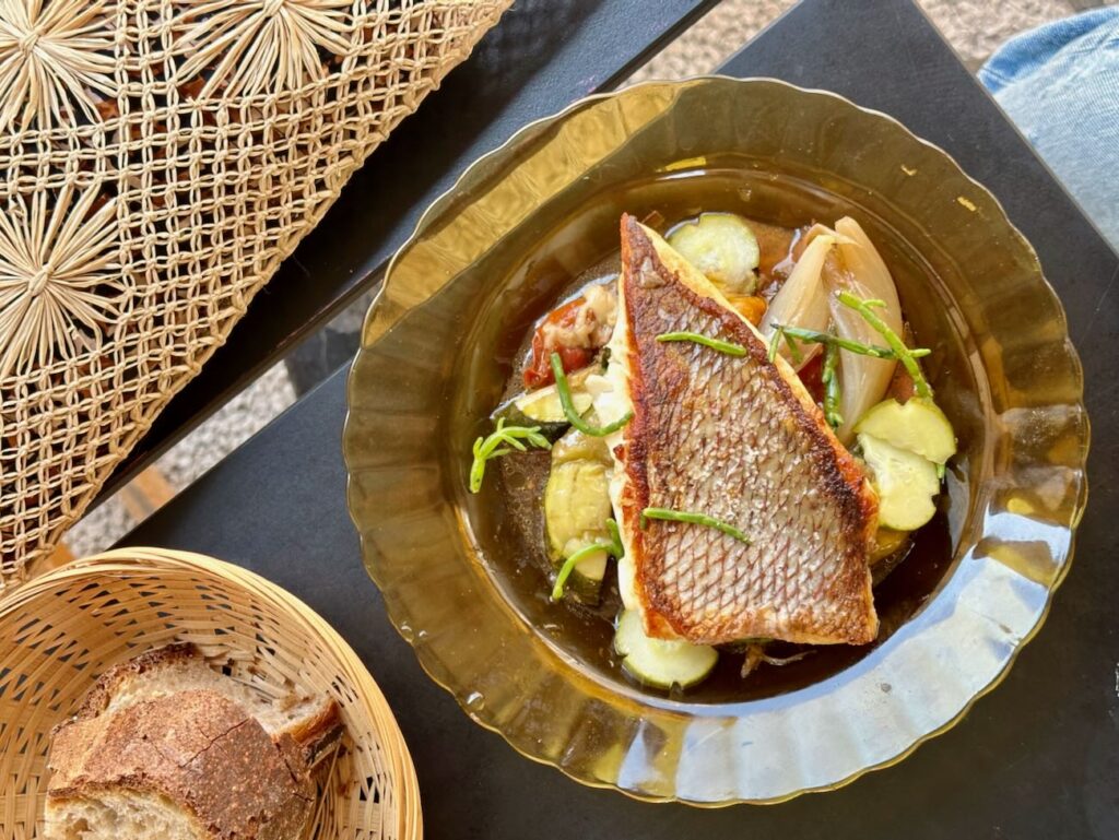 Jojo est un restaurant bistronomique qui propose également des petits-déjeuners dans le quartier du Panier à Marseille (poisson)