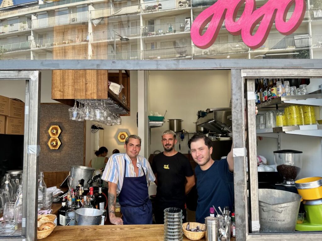 ojo est un restaurant bistronomique qui propose également des petits-déjeuners dans le quartier du Panier à Marseille (trio)