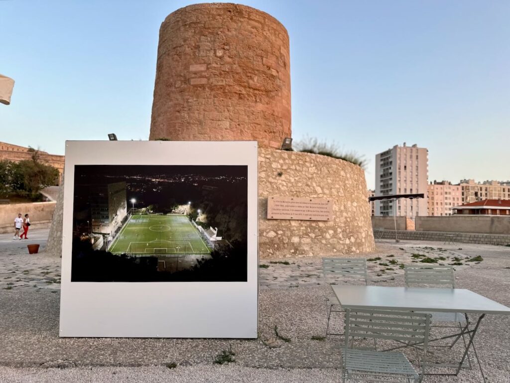 La Guinguette de la Citadelle est un cuisine éphémère qui régale les visiteurs de la Citadelle de Marseille (exposition)