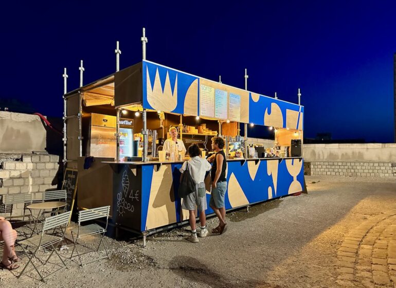 La Guinguette de la Citadelle est un cuisine éphémère qui régale les visiteurs de la Citadelle de Marseille (Guingette de nuit)