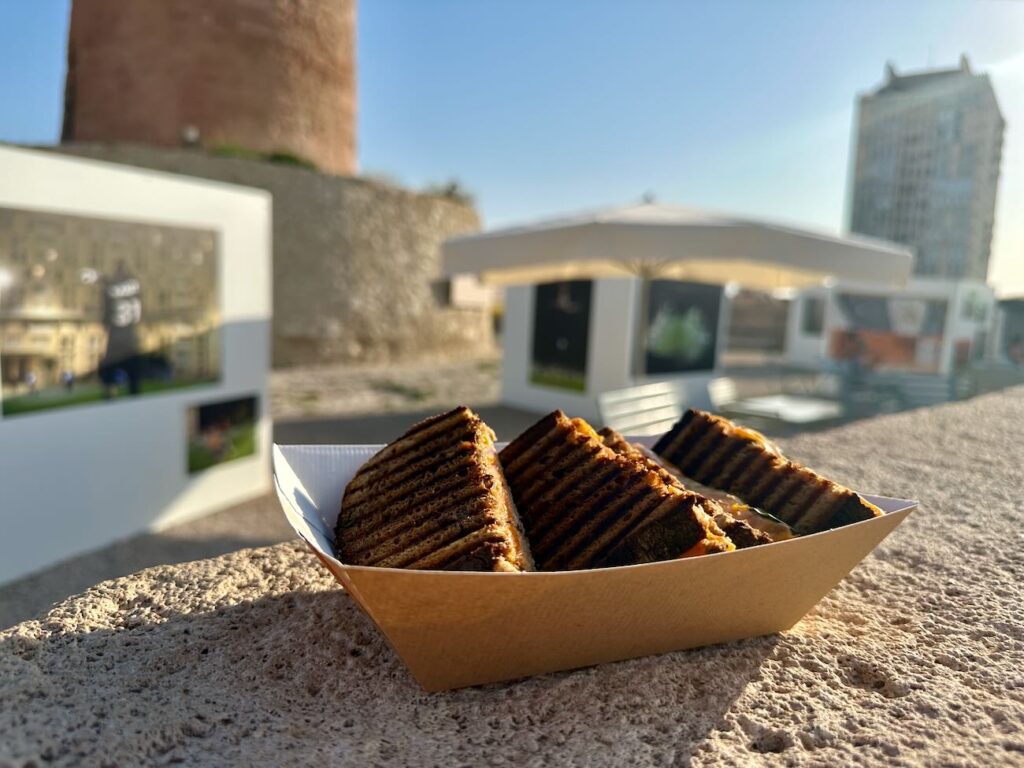 La Guinguette de la Citadelle est un cuisine éphémère qui régale les visiteurs de la Citadelle de Marseille (sandwich)