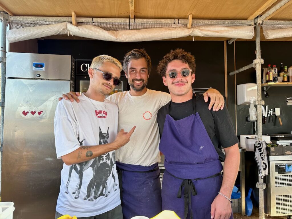 La Guinguette de la Citadelle est un cuisine éphémère qui régale les visiteurs de la Citadelle de Marseille (trio)