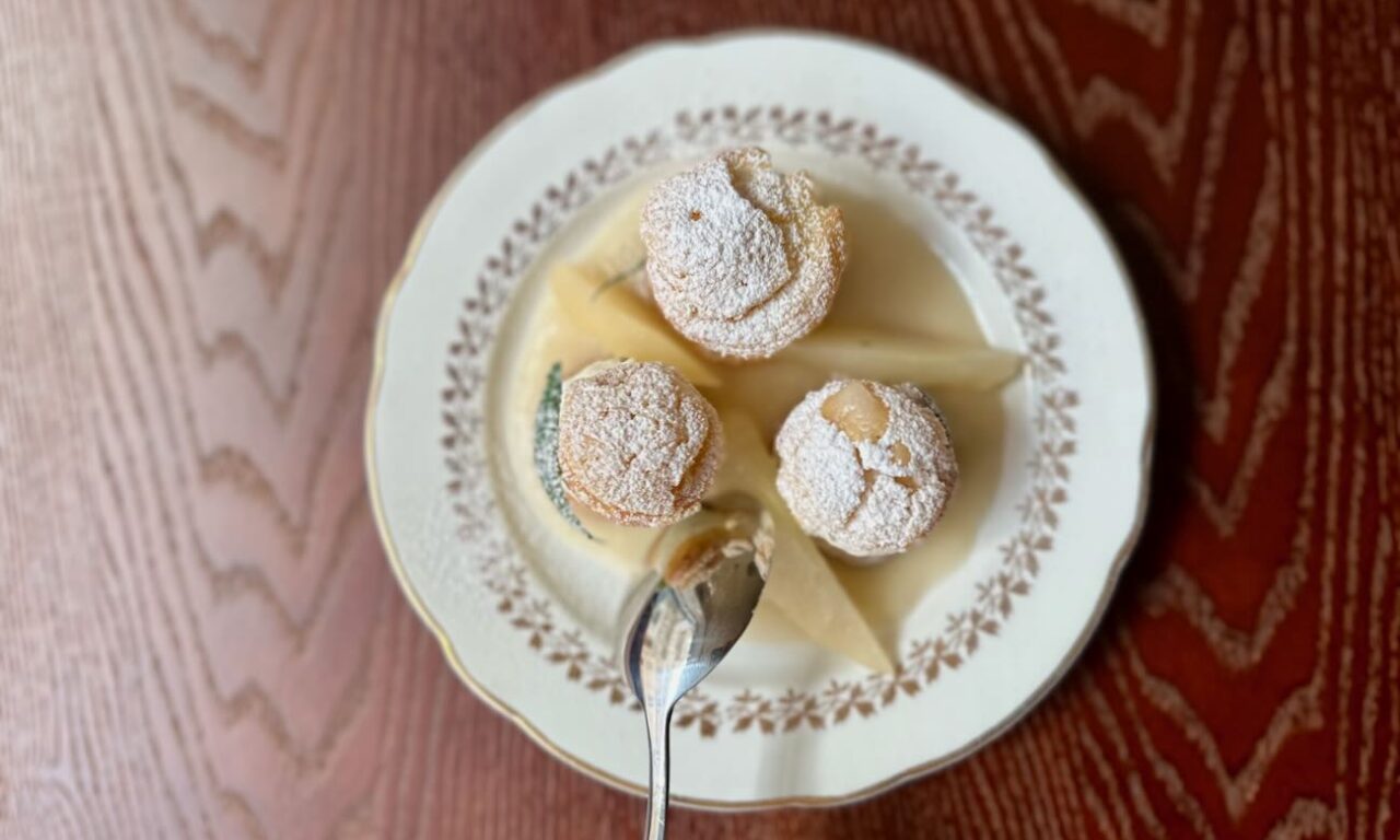 Alma est un restaurant bistronomique située dans le quartier de Castellane. Il propose une cuisine traditionnelle revisitée avec sensibilité. (choux)