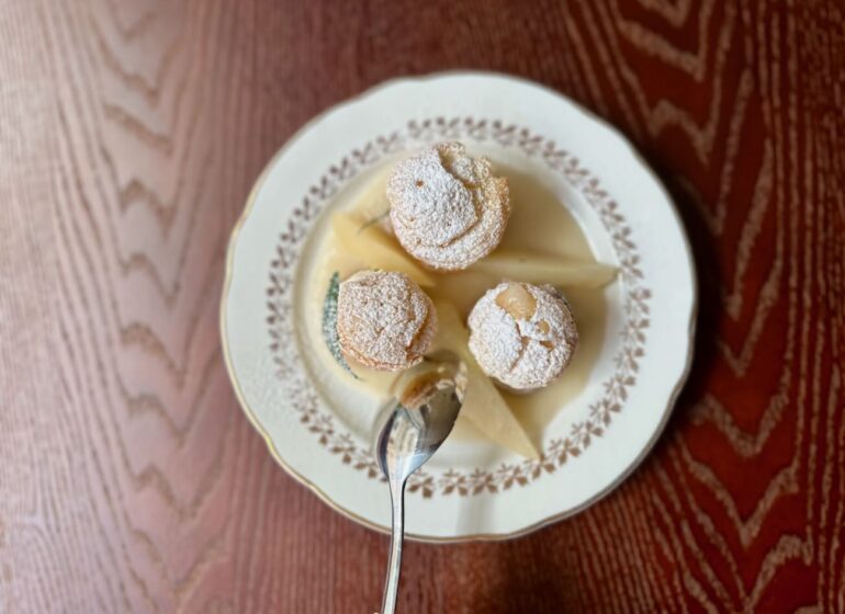 Alma est un restaurant bistronomique située dans le quartier de Castellane. Il propose une cuisine traditionnelle revisitée avec sensibilité. (choux)