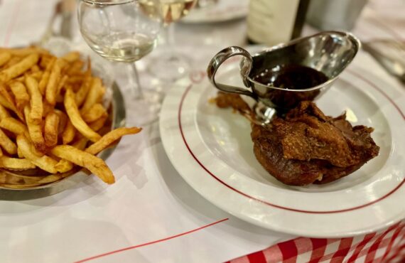 Chez Toto est un bistrot qui sert une cuisine simple et généreuse dans le quartier de Castellane à Marseille (confit)