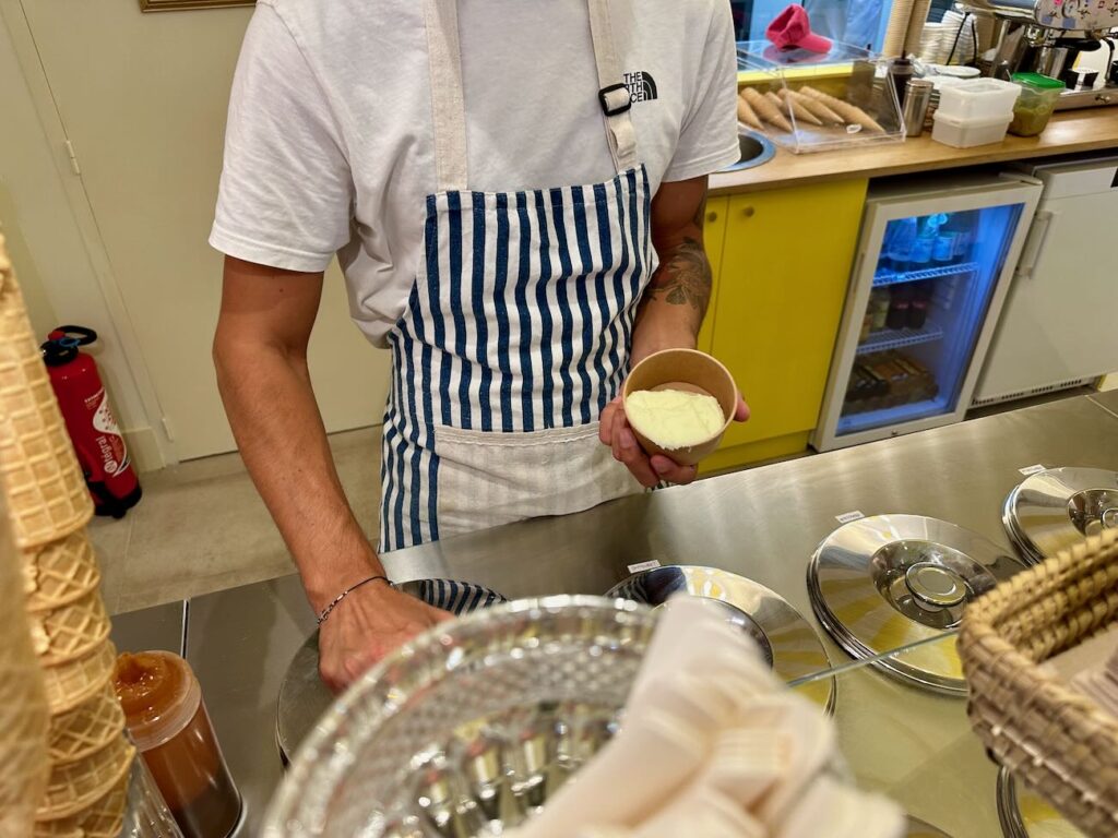 Ciao Amore est un glacier qui propose des glaces italiennes fabriquées de manière artisanale à deux pas du Vieux-Port. (pot)