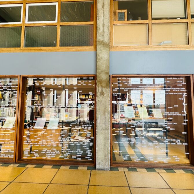 Rupture et Imbernon : Librairie spécialisée en art, architecture et design dans la Cité Radieuse le Corbusier de Marseille (Vitrine)