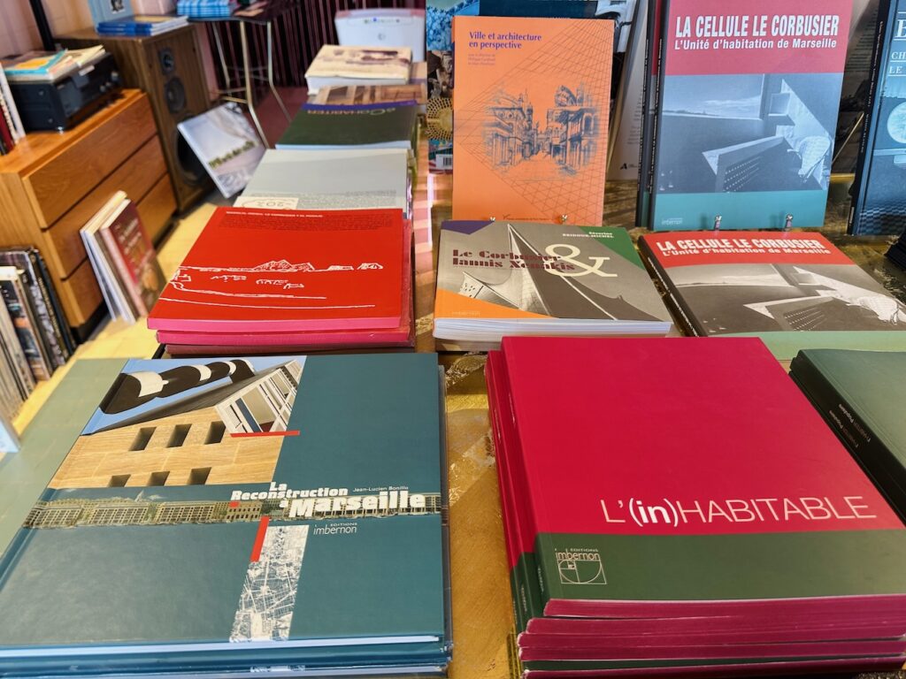 Rupture et Imbernon : Librairie spécialisée en art, architecture et design dans la Cité Radieuse le Corbusier de Marseille (ouvrages architecture)