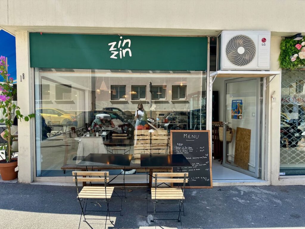 Zinzin est un café-cantine dans le quartier de Saint-Lambert à Marseille qui propose un espace primeur.(façade)