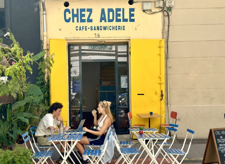 Chez Adèle est un café sandwicherie à Castellane où l’on peut télétravailler en toute tranquillité. (devanture)