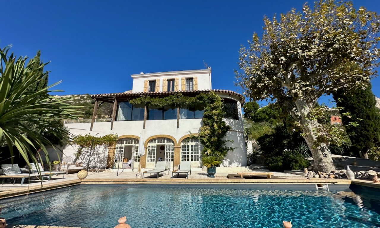 La Casa Youm est maison d'hôtes située sur les hauteurs de l'Estaque à Marseille (Piscine)