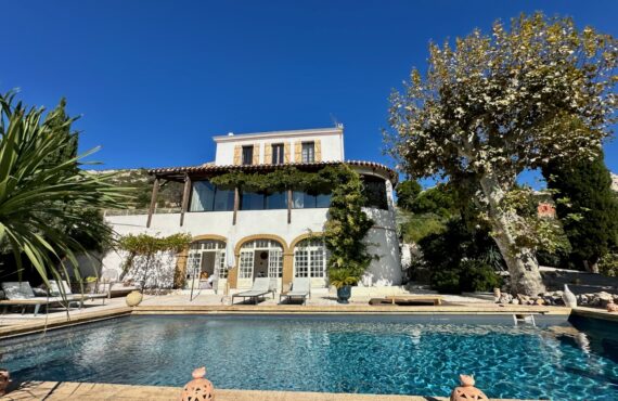 La Casa Youm est maison d'hôtes située sur les hauteurs de l'Estaque à Marseille (Piscine)