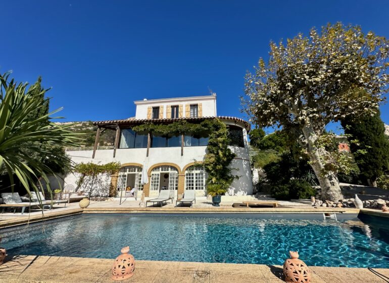 La Casa Youm est maison d'hôtes située sur les hauteurs de l'Estaque à Marseille (Piscine)