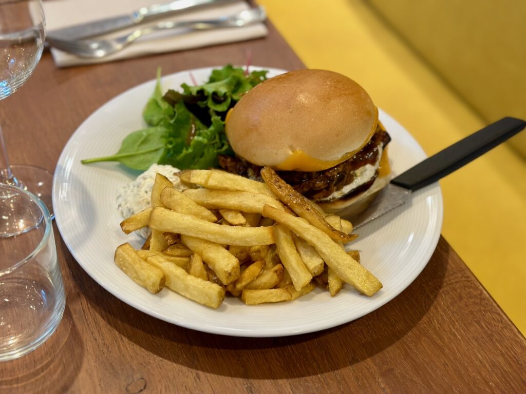 Yaya, café et restaurant de cuisine française à Marseille (burger maison)