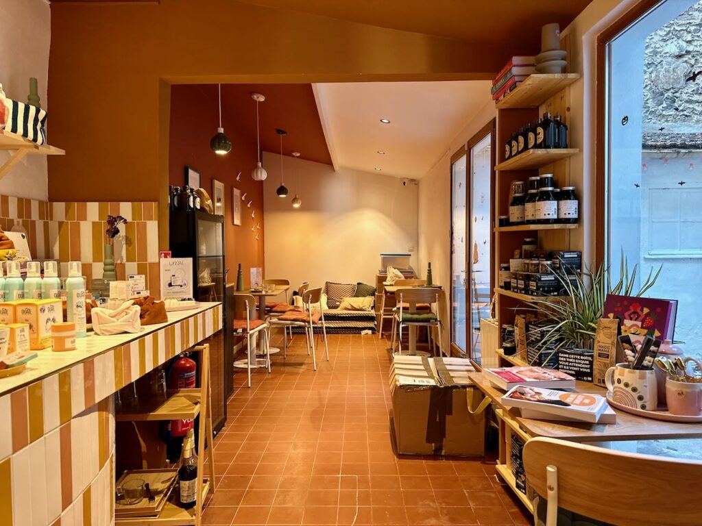 Bliss est un concept store café qui propose également des ateliers pour petits et grands entre Préfecture et Castellane. (atelier)