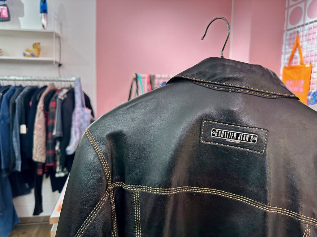 Bowie est un magasin de vêtements de seconde main et upcyclés dans le quartier Opéra à Marseille. (JPG)