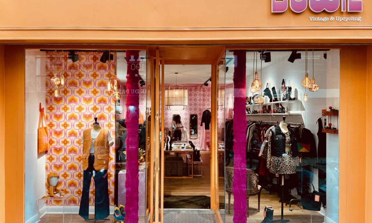 Bowie est un magasin de vêtements de seconde main et upcyclés dans le quartier Opéra à Marseille.(façade)