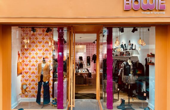 Bowie est un magasin de vêtements de seconde main et upcyclés dans le quartier Opéra à Marseille.(façade)