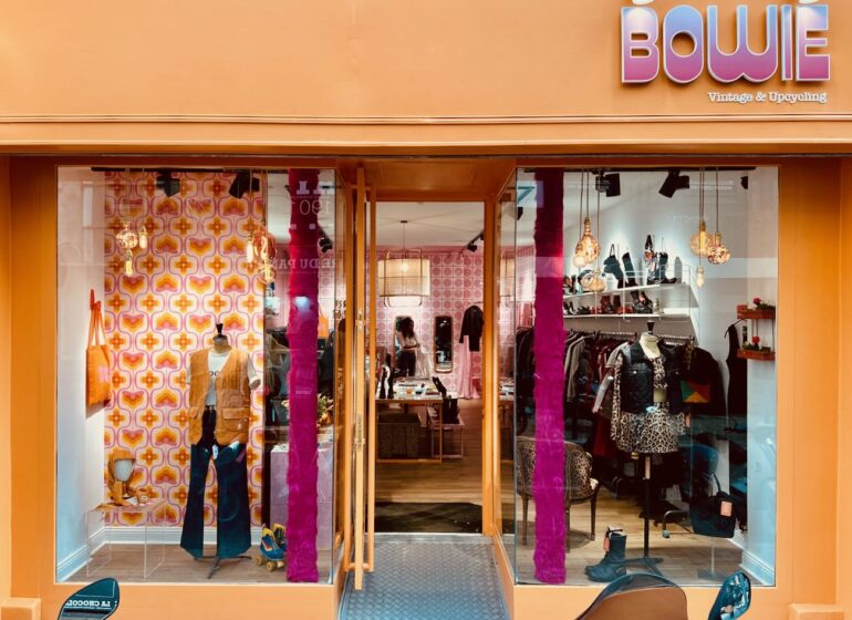 Bowie est un magasin de vêtements de seconde main et upcyclés dans le quartier Opéra à Marseille.(façade)