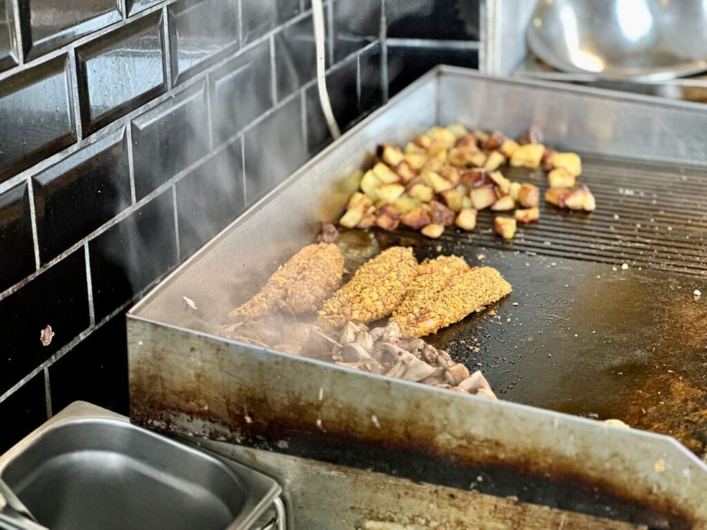 Organic Burger House est un restaurant de burger pescitariens et végétariens situé au cours julien à Marseille (plancha close up)