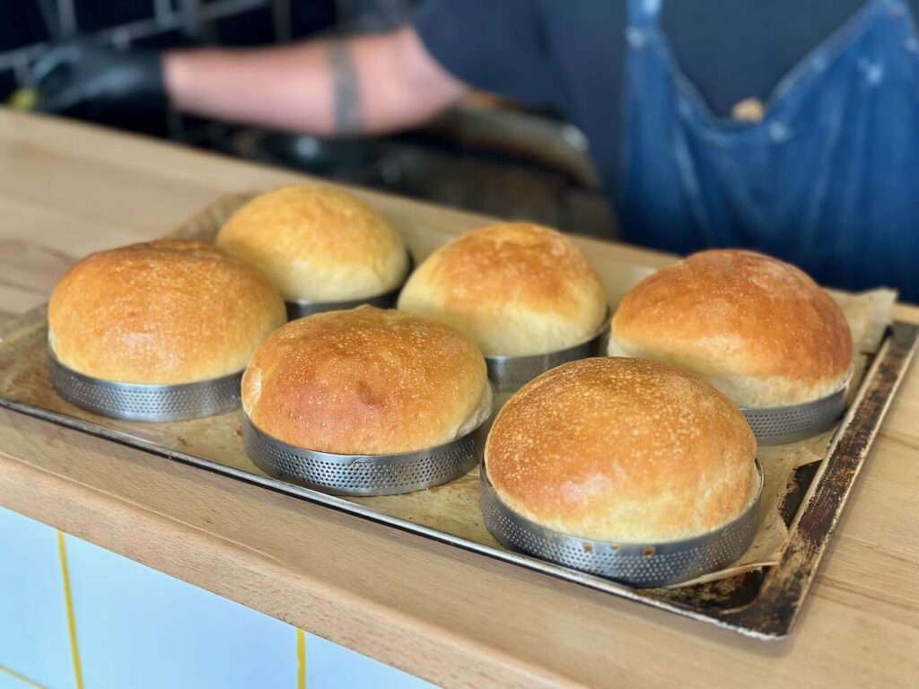 Organic Burger House est un restaurant de burger pescitariens et végétariens situé au cours julien à Marseille (buns)