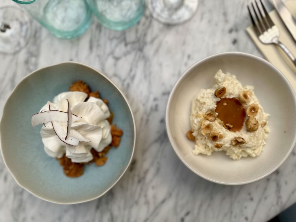 ToMa est un restaurant bistronomique situé rue Fortia à Marseille, il propose des assiettes inspirées réalisées à partir de produits frais et sourcés localement. (desserts)