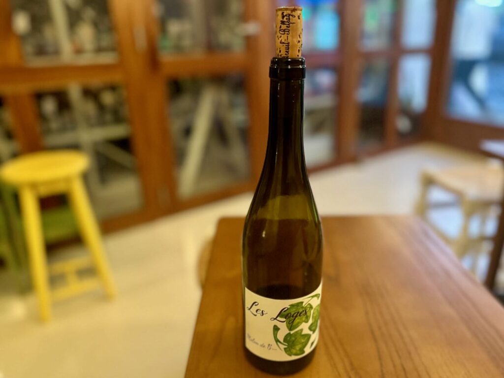 Grenadine est une cave à vins située dans le quartier d’Endoume à Marseille. On y trouve des vins natures et biodynamiques. (melon de Bourgogne)