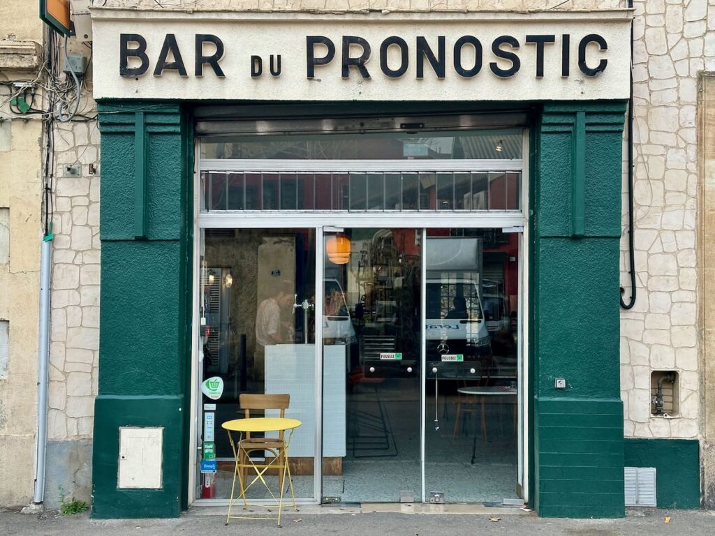 Le Pronostic Bar est un bistrot situé dans le quartier de la Capelette à Marseille. Il propose des plats brasseries faits maison et parfaitement réalisés.