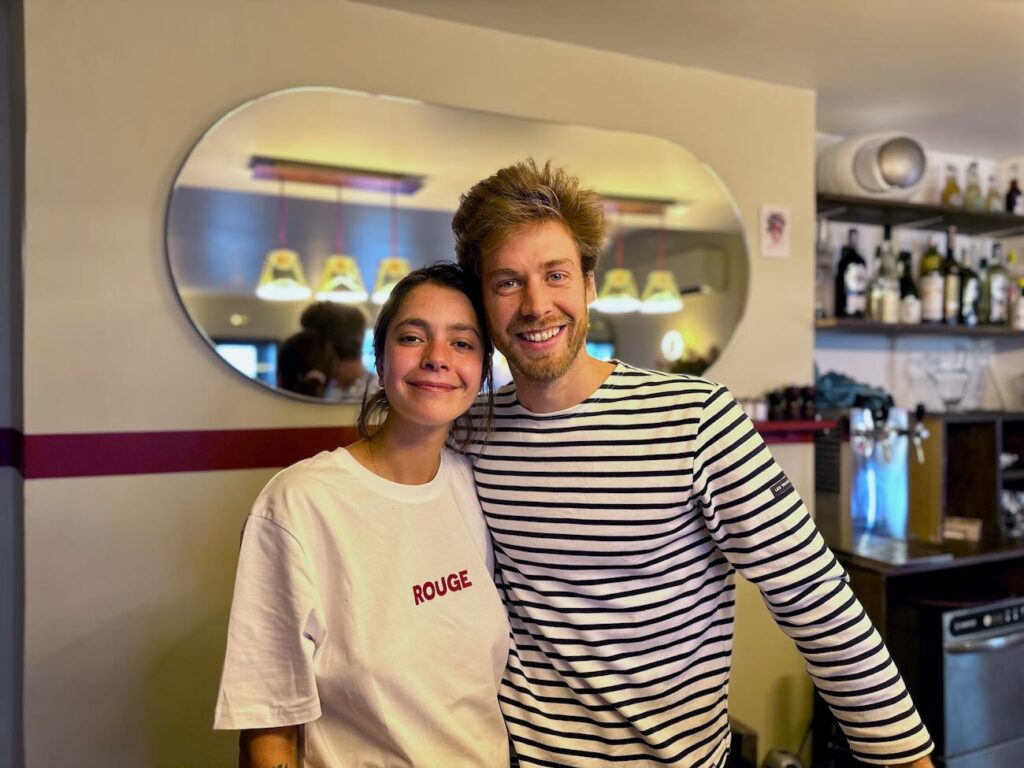 Rouge est un restaurant bistronomique créatif situé à la pointe rouge à Marseille qui propose des assiettes travaillées réalisées avec des produits bien sourcés. (arthur et louise)