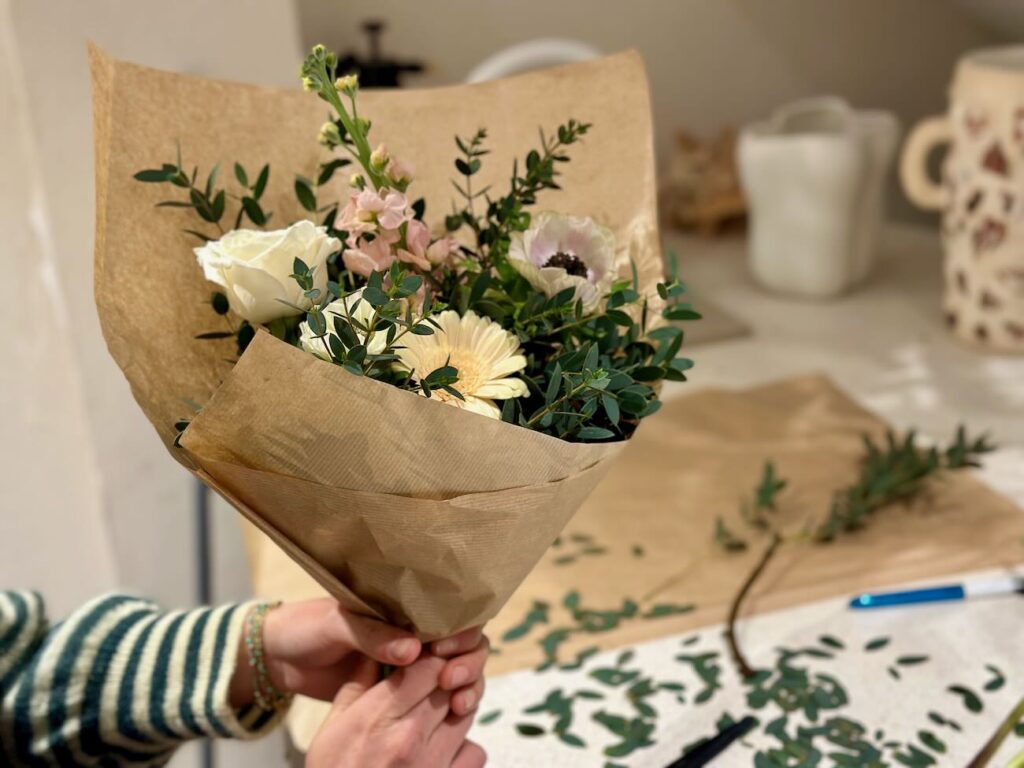 Canopée est à la fois fleuriste, pépinière et concept store végétal. On y trouve tout type de plantes, un bar à fleur, de la décoration et tout le nécessaire pour verdir aussi bien son esprit que son intérieur. (composition)