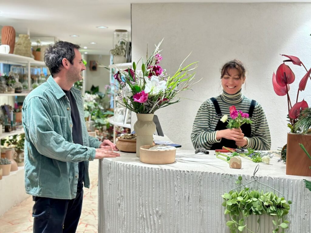 Canopée est à la fois fleuriste, pépinière et concept store végétal. On y trouve tout type de plantes, un bar à fleur, de la décoration et tout le nécessaire pour verdir aussi bien son esprit que son intérieur. (hugo)