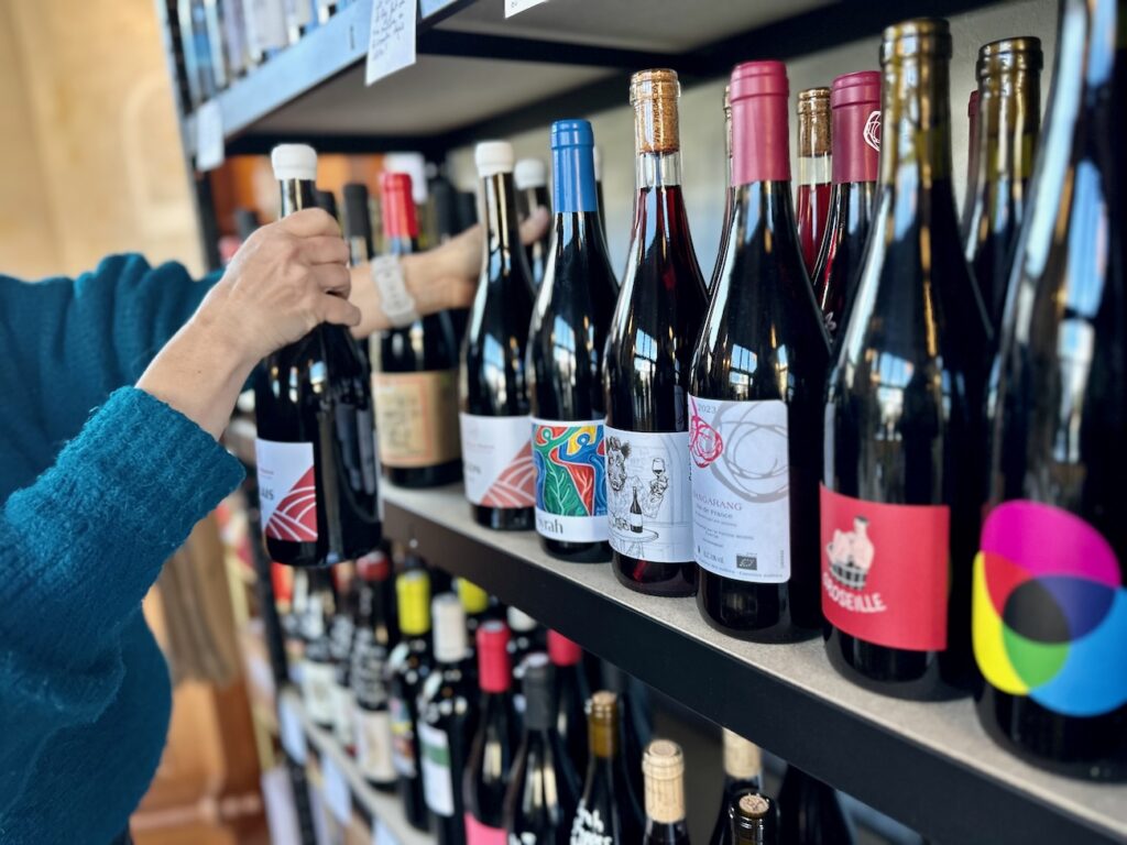 Piquette est une cave à vins nature ouverte dans le quartier Saint-Just à Marseille (sélection vins)