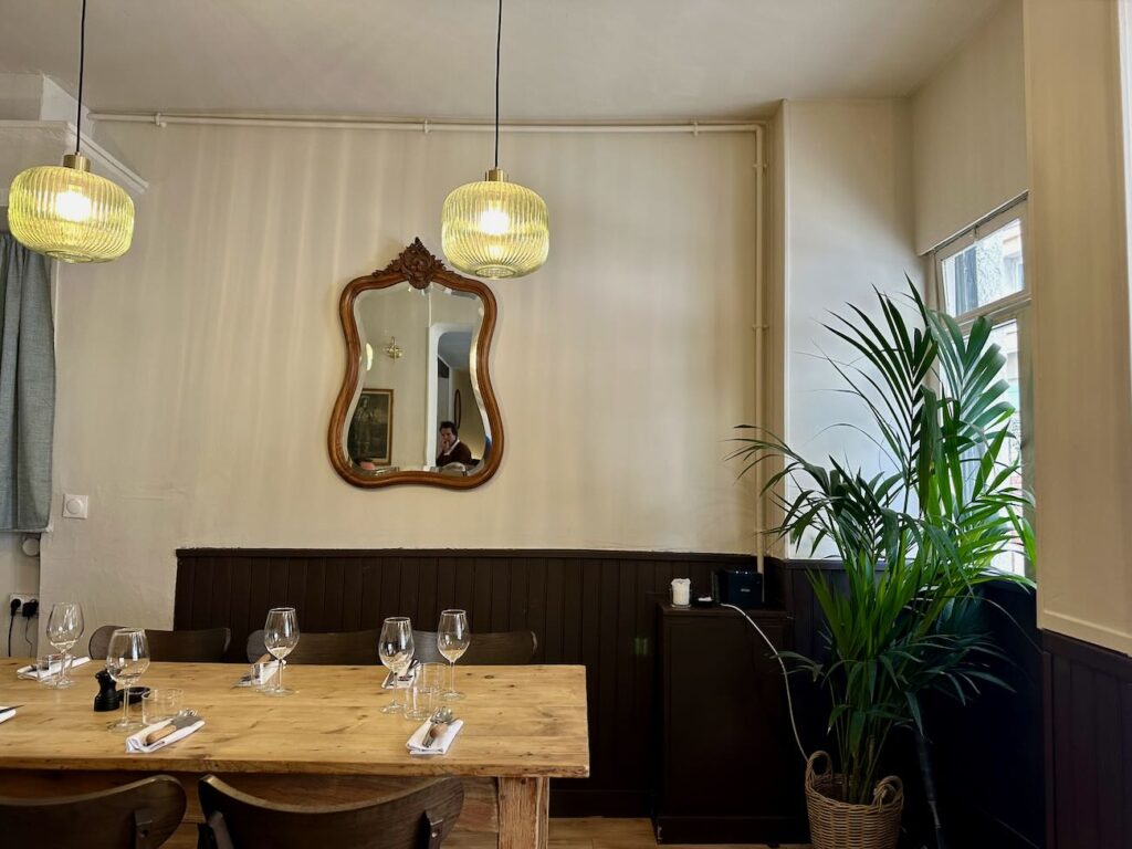 Super Mémé est le nouveau restaurant bistronomique du restaurateur Jeje Barbu situé dans le quartier Bargemon à Marseille. (intérieur)