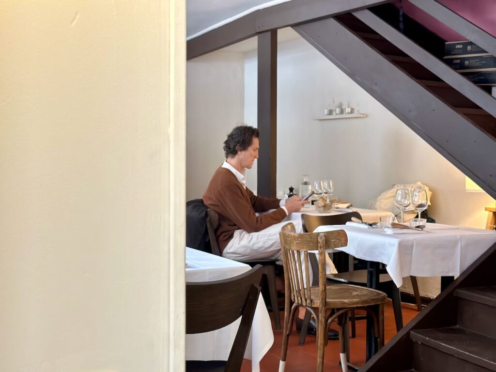 Super Mémé est le nouveau restaurant bistronomique du restaurateur Jeje Barbu situé dans le quartier Bargemon à Marseille. (salle)