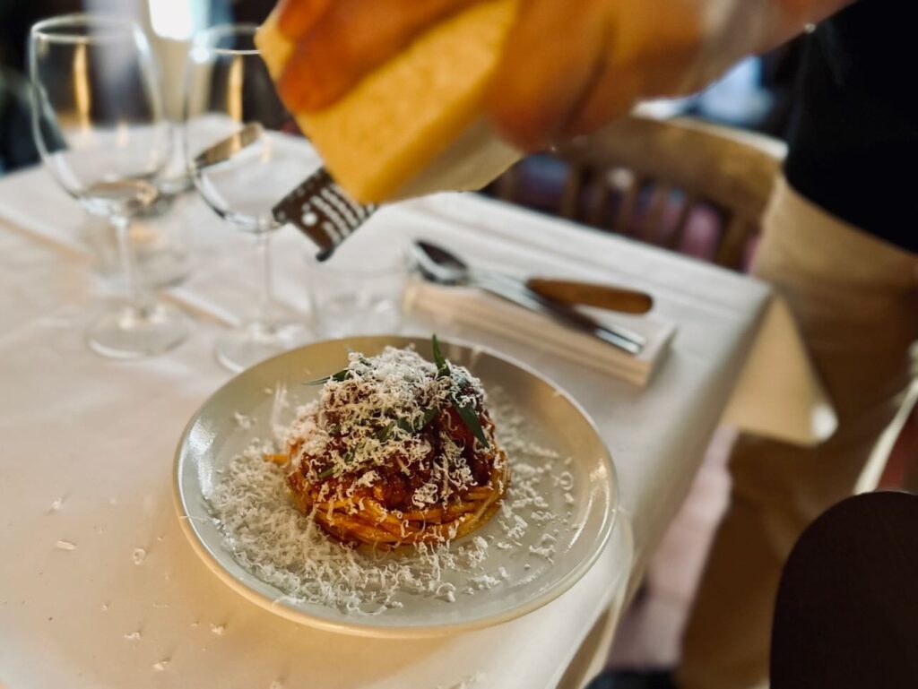 Super Mémé est le nouveau restaurant bistronomique du restaurateur Jeje Barbu situé dans le quartier Bargemon à Marseille. (Pasta boulettes)