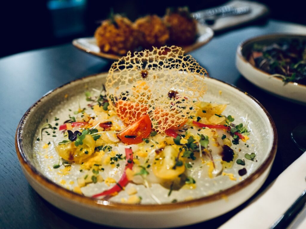 Bellini : bar à cocktails et assiettes de partage à Marseille (carpaccio)