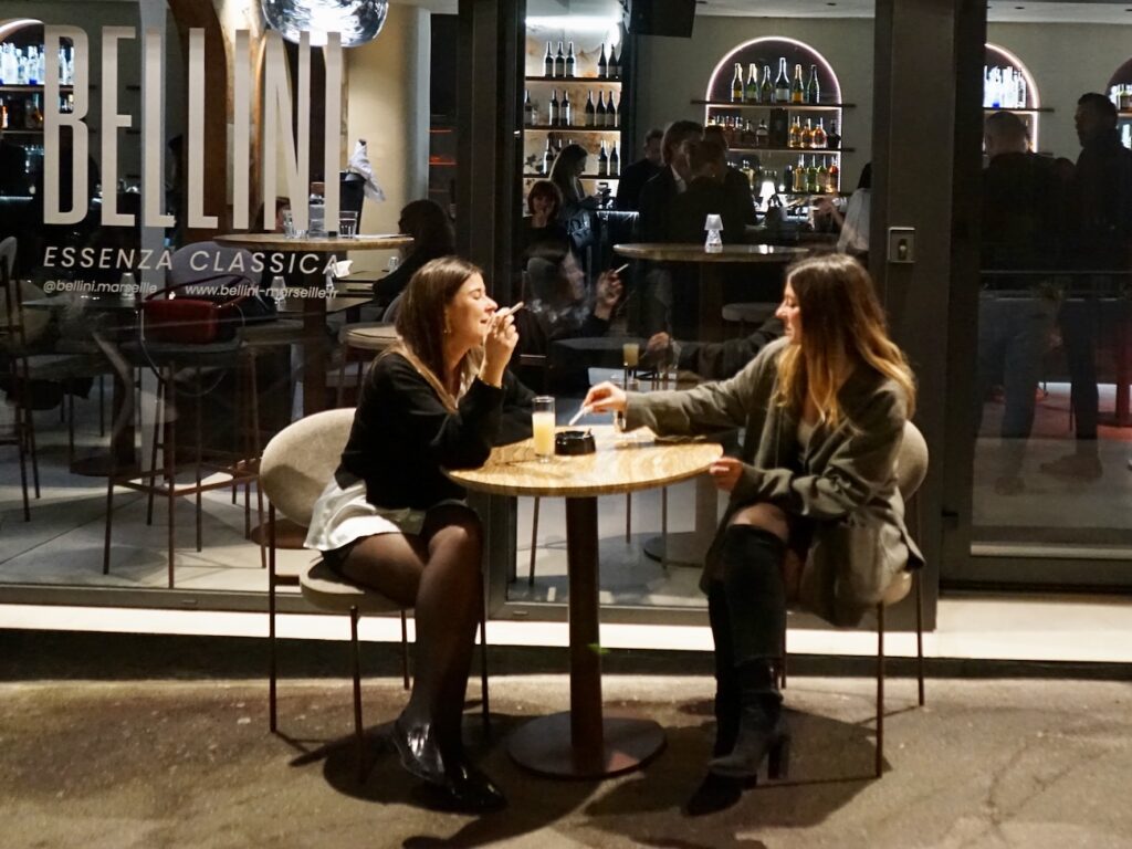 Bellini : bar à cocktails et assiettes de partage à Marseille (extérieurs)
