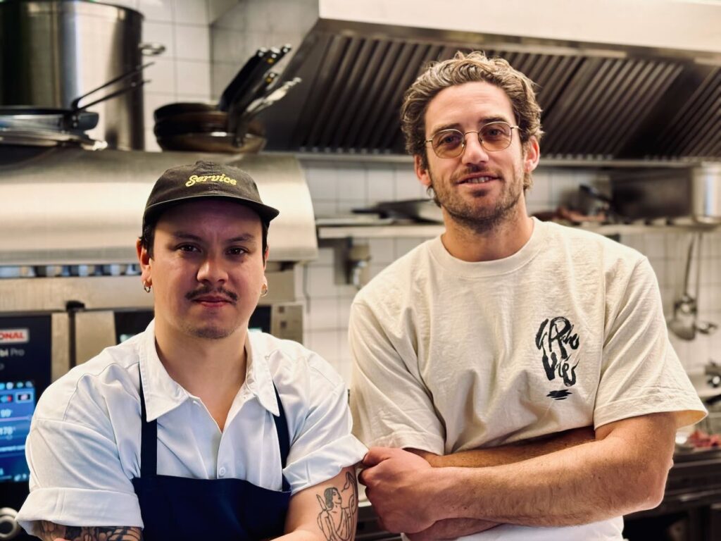 Suffren est un bistrot moderne situé dans le quartier de Castellane à Marseille qui propose de la cuisine traditionnelle française avec des produits bien sourcés et bien travaillés. (Paul et Adrien)