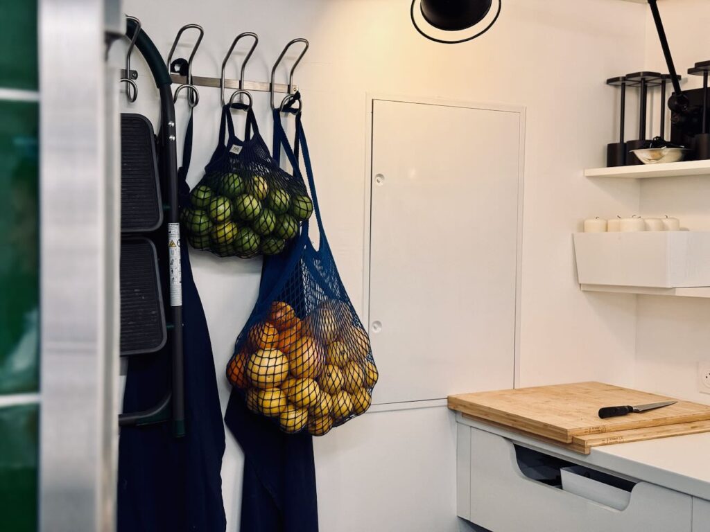 Suffren est un bistrot moderne situé dans le quartier de Castellane à Marseille qui propose de la cuisine traditionnelle française avec des produits bien sourcés et bien travaillés.(provisions)