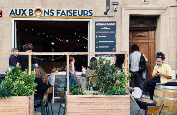 Aux Bons Faiseurs : cave à vin, bar à vin, cantine et lieu culturel dans le quartier de Castellane à Marseille.