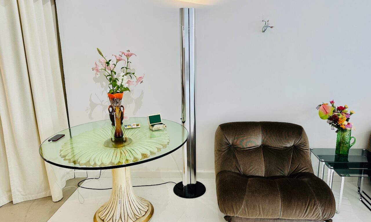 Eccho : Boutique -showroom de mobiliers et objets du XXème siècle à Marseille (chauffeuse)