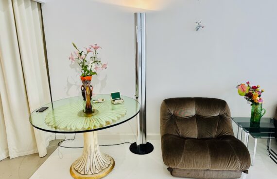 Eccho : Boutique -showroom de mobiliers et objets du XXème siècle à Marseille (chauffeuse)