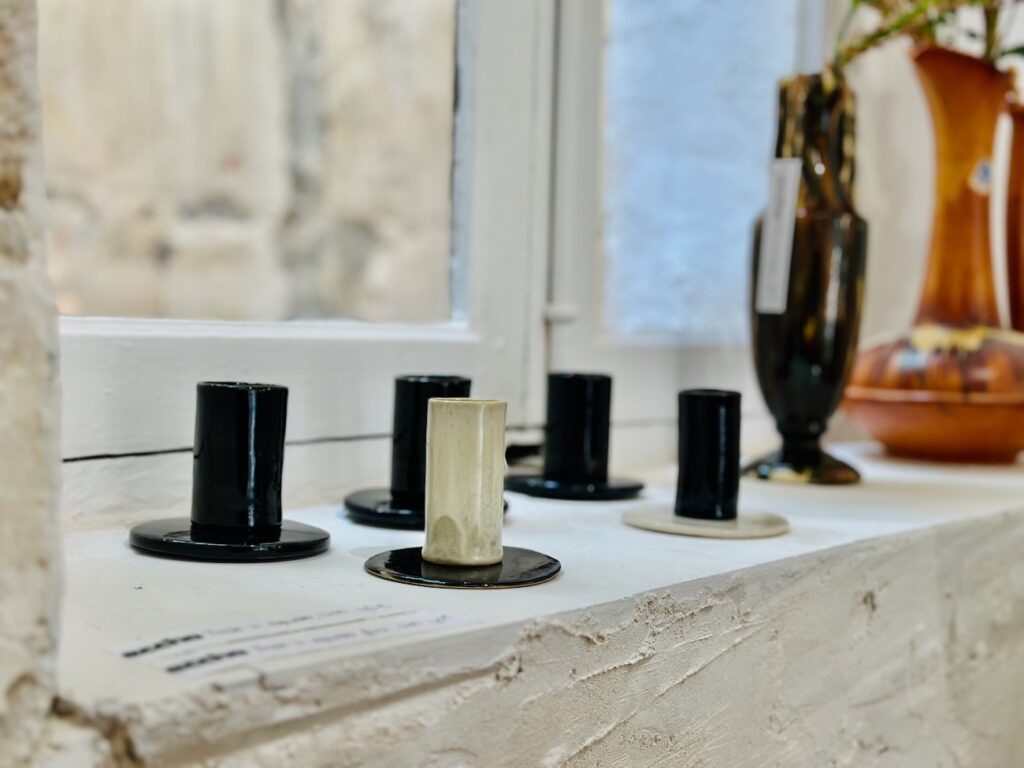 Eccho : Boutique -showroom de mobiliers et objets du XXème siècle à Marseille (service café)