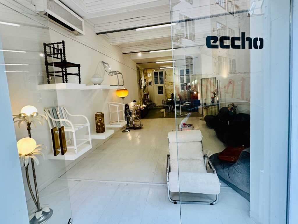 Eccho : Boutique -showroom de mobiliers et objets du XXème siècle à Marseille (vitrine)