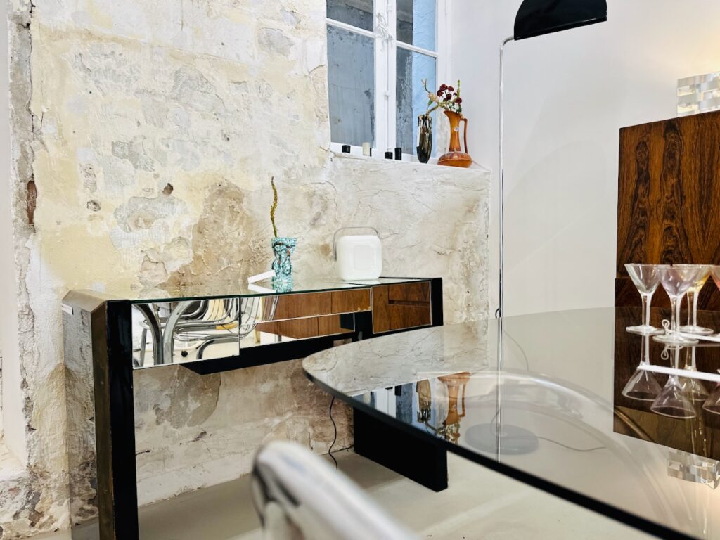 Eccho : Boutique -showroom de mobiliers et objets du XXème siècle à Marseille (coiffeuse)